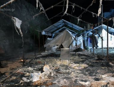 Φωτιά σε σκηνή προσφύγων στην Σούδα της Χίου χθες το βράδυ (φωτό, βίντεο)